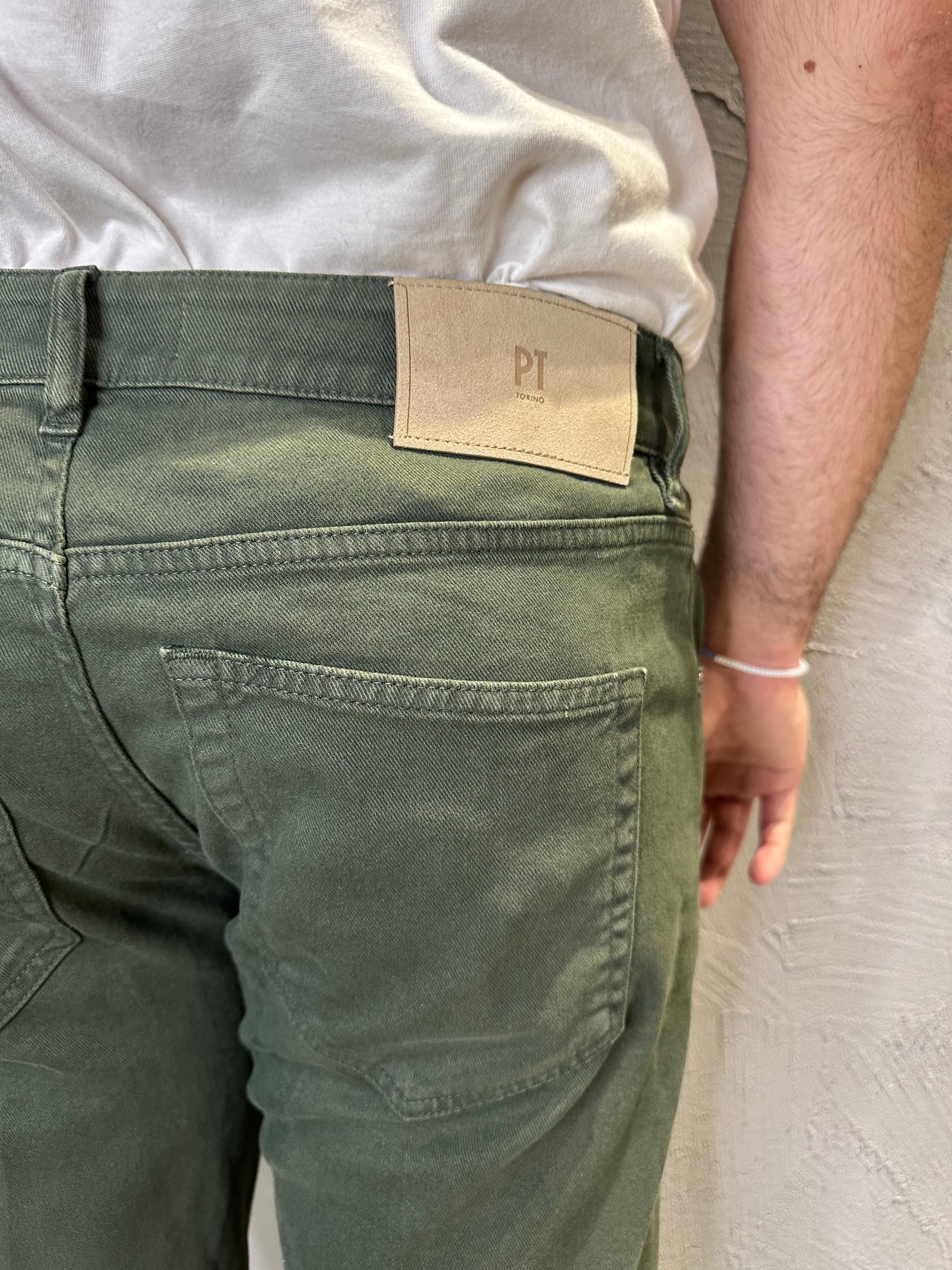 PT TORINO. Jeans Relax verde