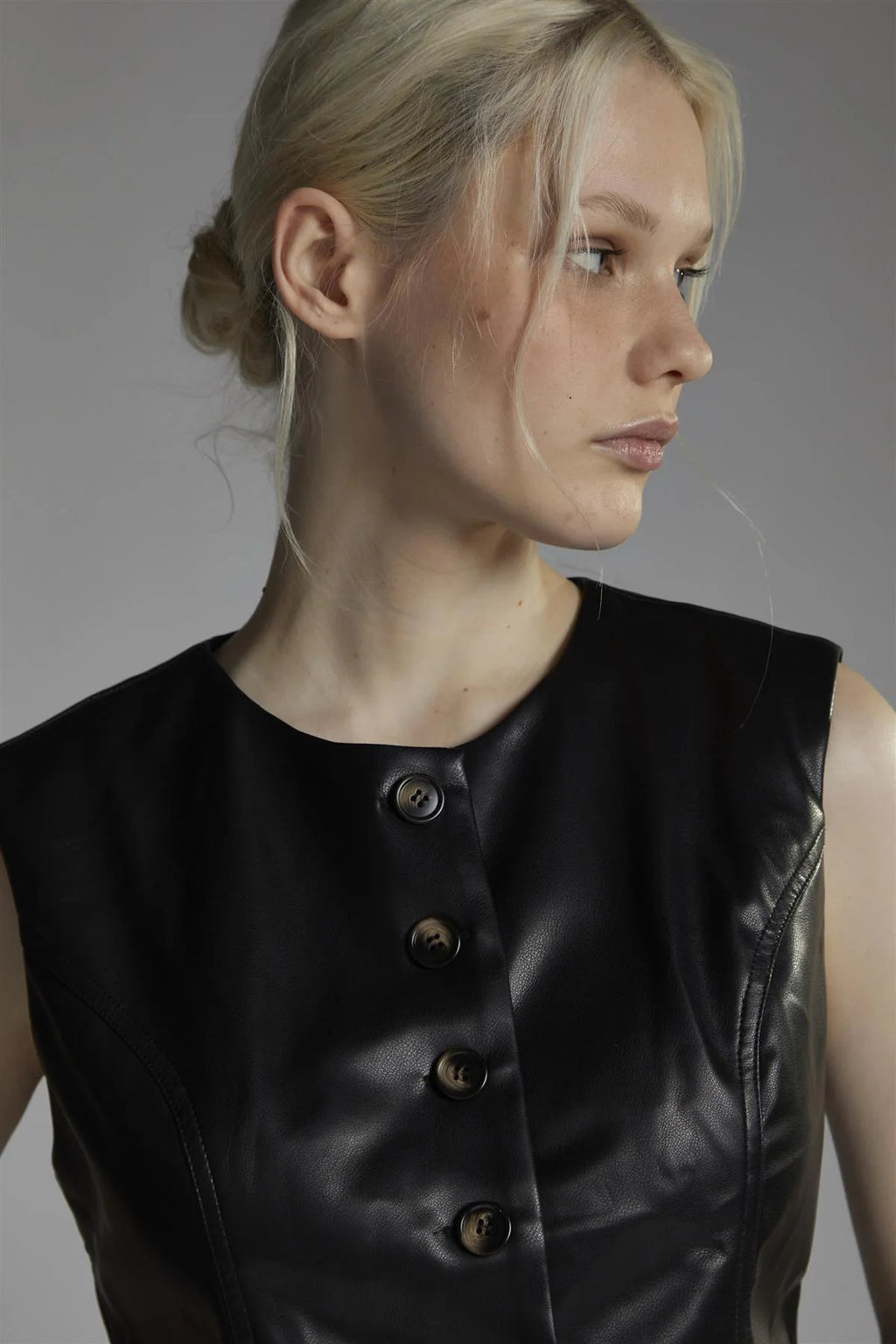 GLAMOROUS. Gilet ecopelle. COD.807