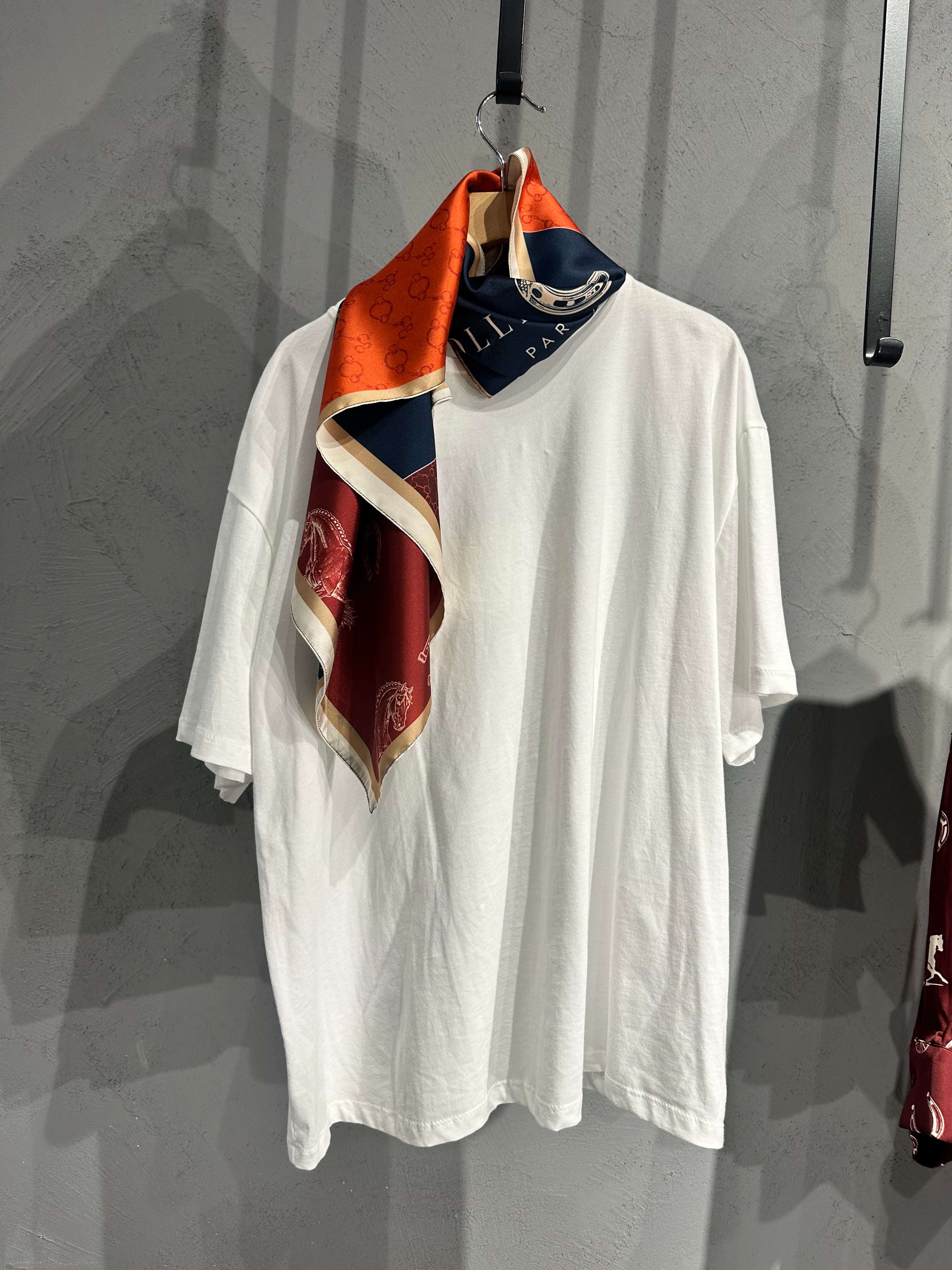TENSIONE IN Maxi t-shirt con foulard cod 2157 iw