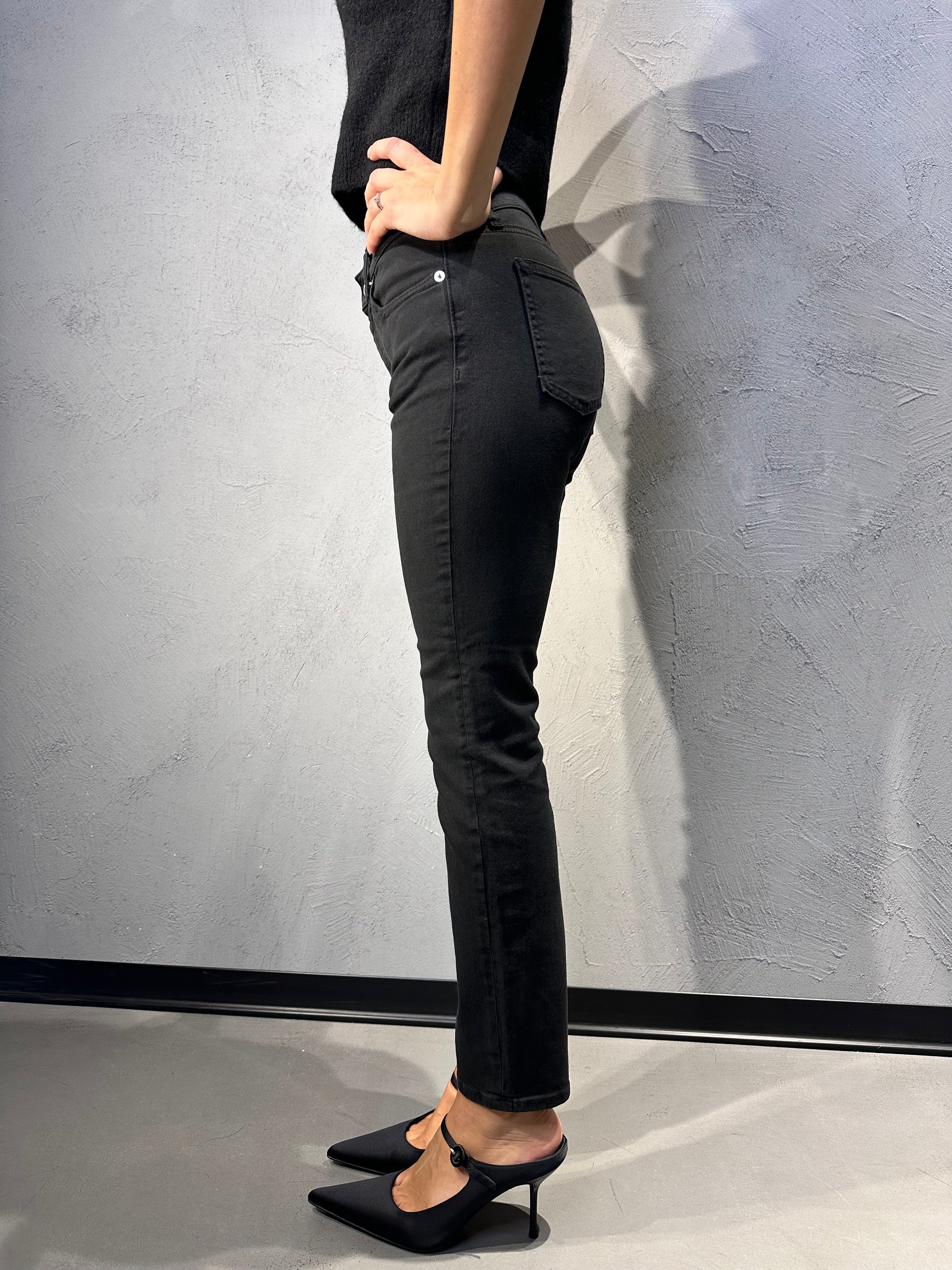 CYCLE. BODY SLIM HIGH RISE DIRECT DYED