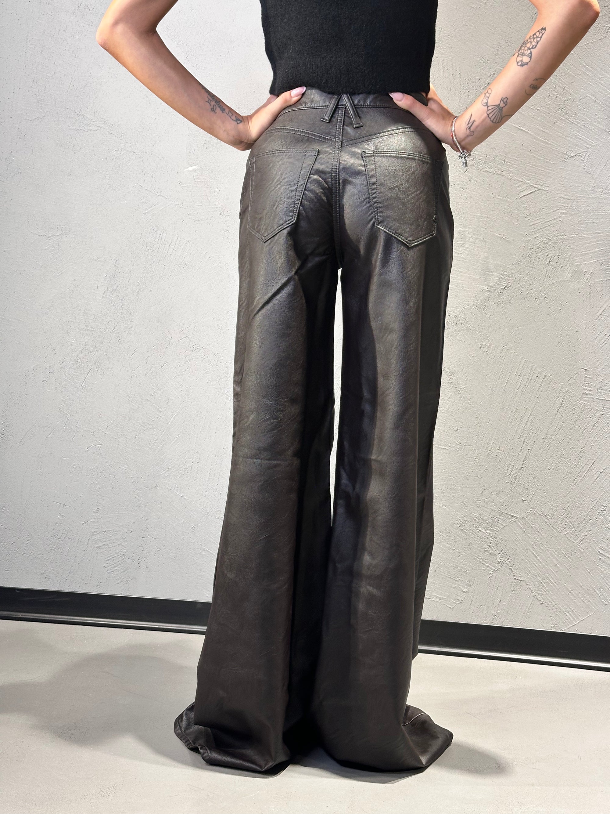 CYCLE. ASIA MID RISE WIDE LEG FLARED ECO LEATHER RINSE