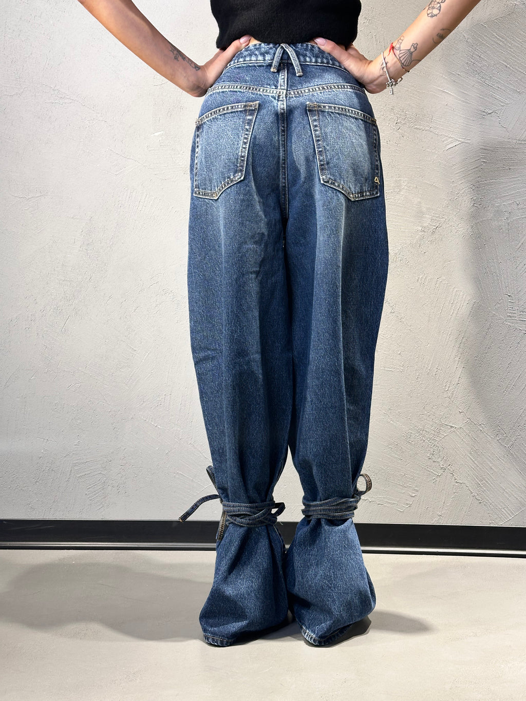 CYCLE. BIG LOW SUPER WIDE LEG LOW WAIST STONE WASH BRUSHED