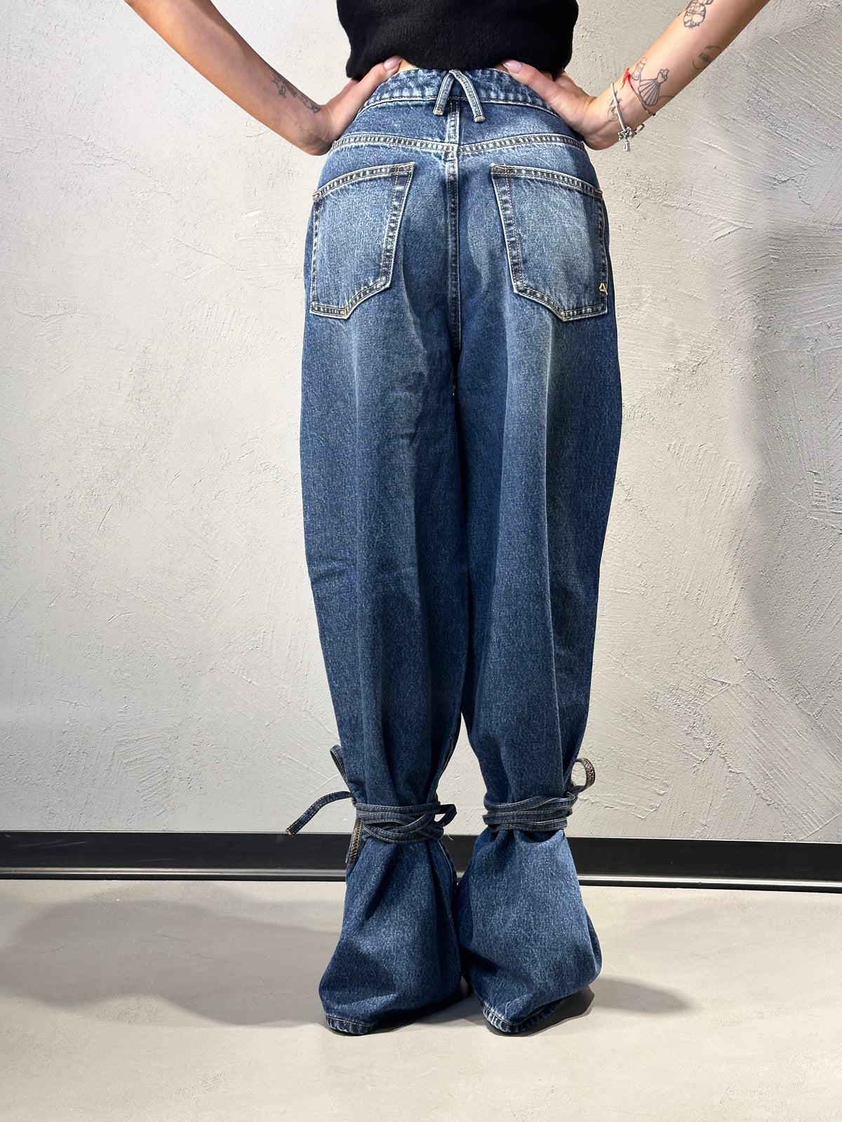 CYCLE. BIG LOW SUPER WIDE LEG LOW WAIST STONE WASH BRUSHED