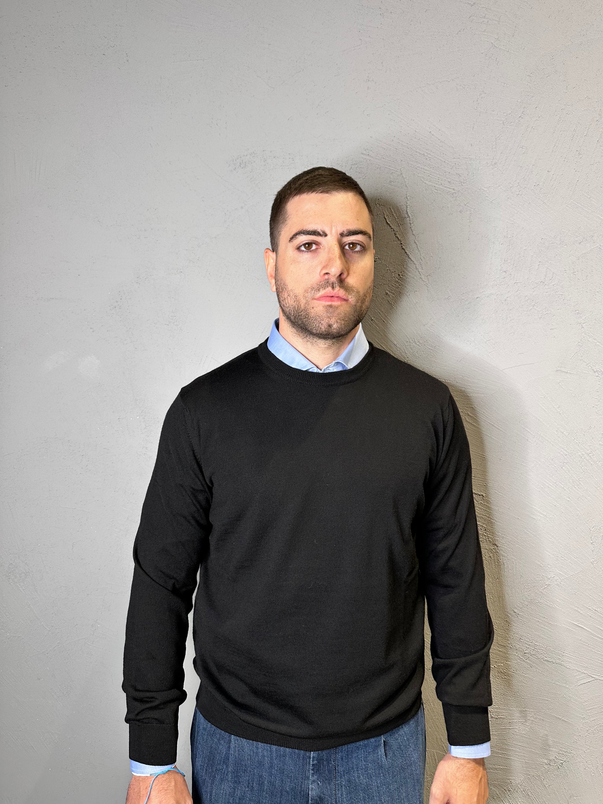 KANGRA. Maglia Girocollo in Lana Merino Ultrafine Nero. COD. 224