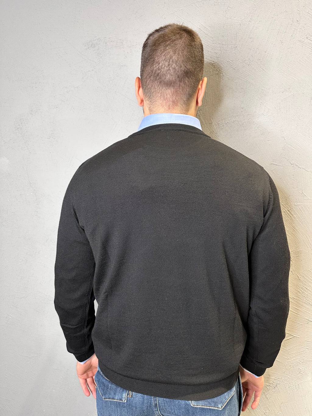 KANGRA. Maglia Girocollo in Lana Merino Ultrafine Nero. COD. 224