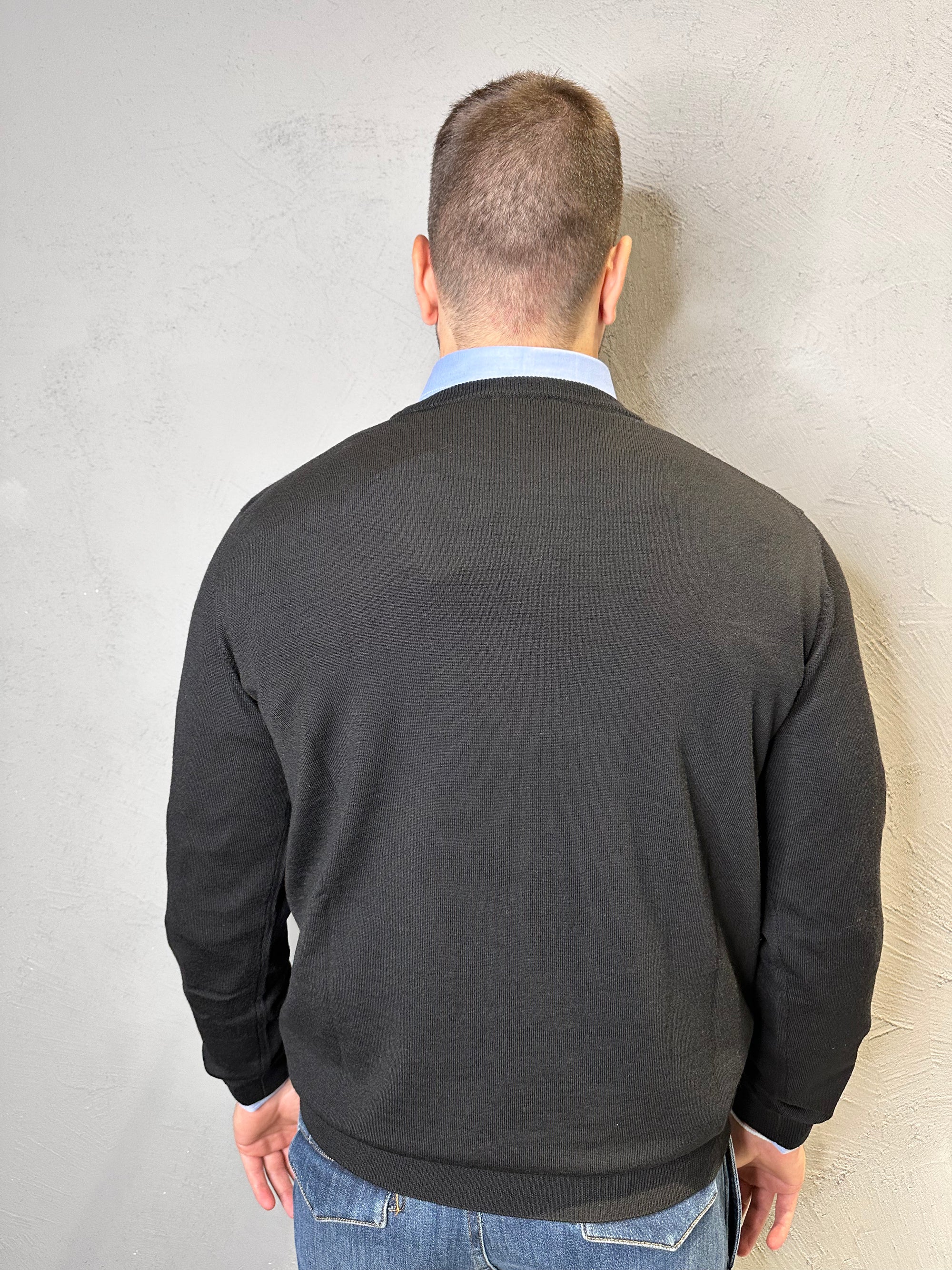 KANGRA. Maglia Girocollo in Lana Merino Ultrafine Nero. COD. 224