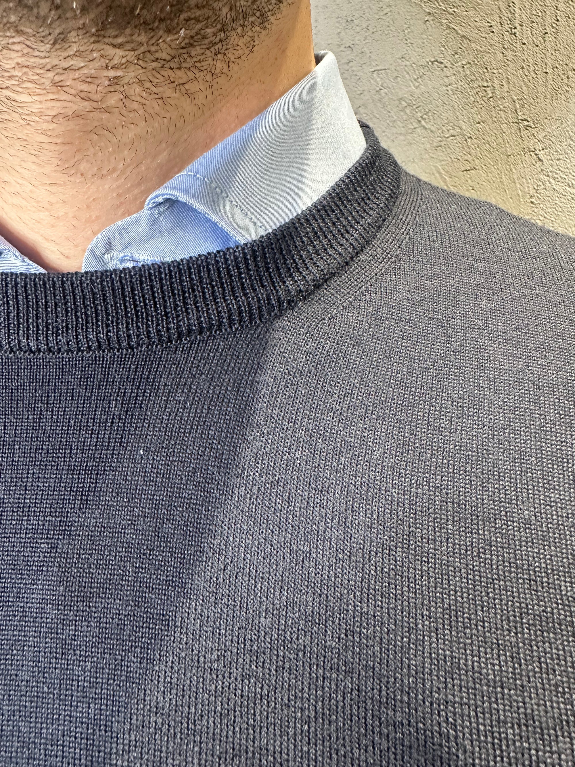 KANGRA. Maglia Girocollo in Lana Merino Ultrafine Blu. COD. 225