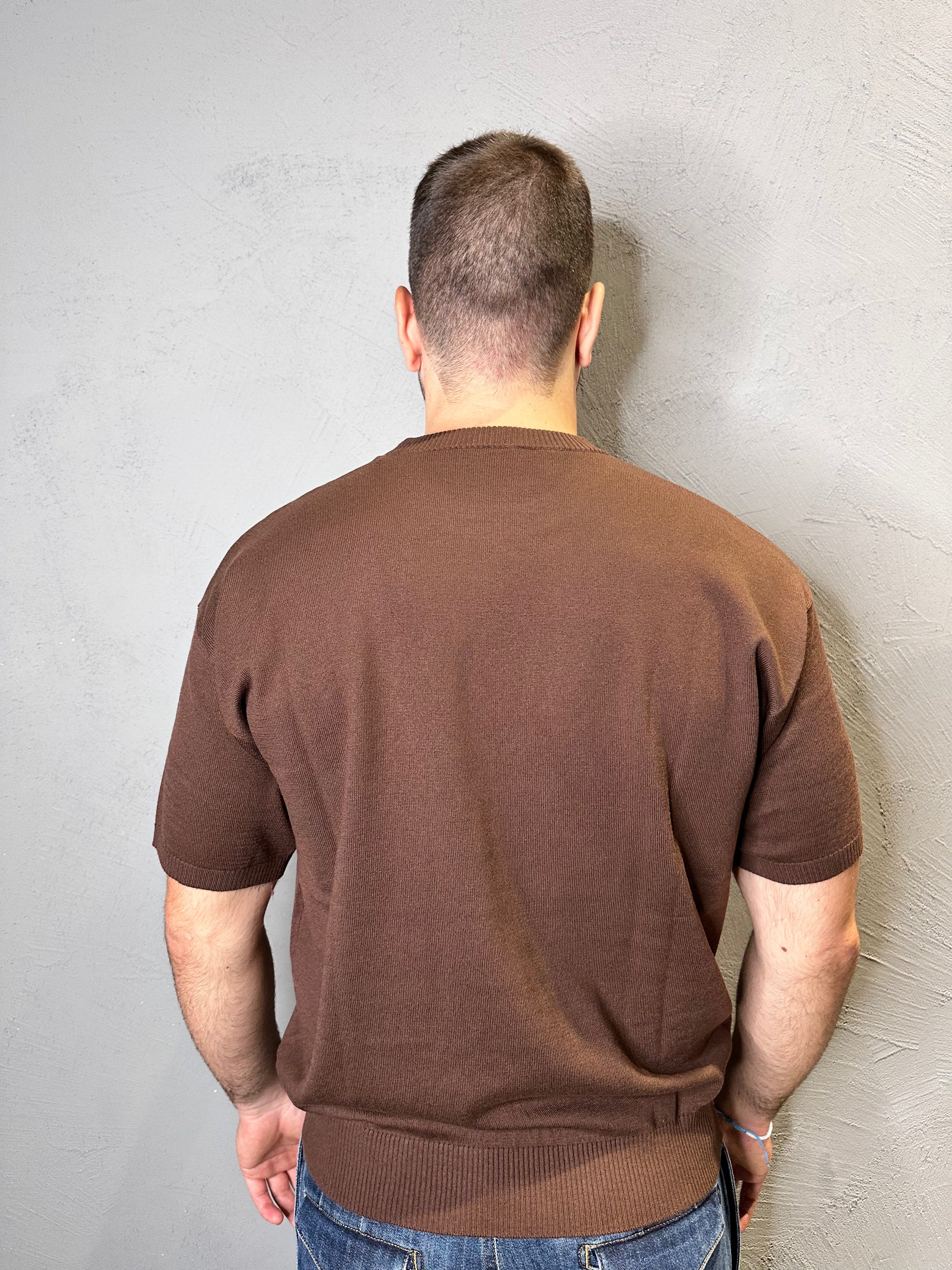KANGRA. Maglia girocollo basico in misto lana e cotone. Cioccolato