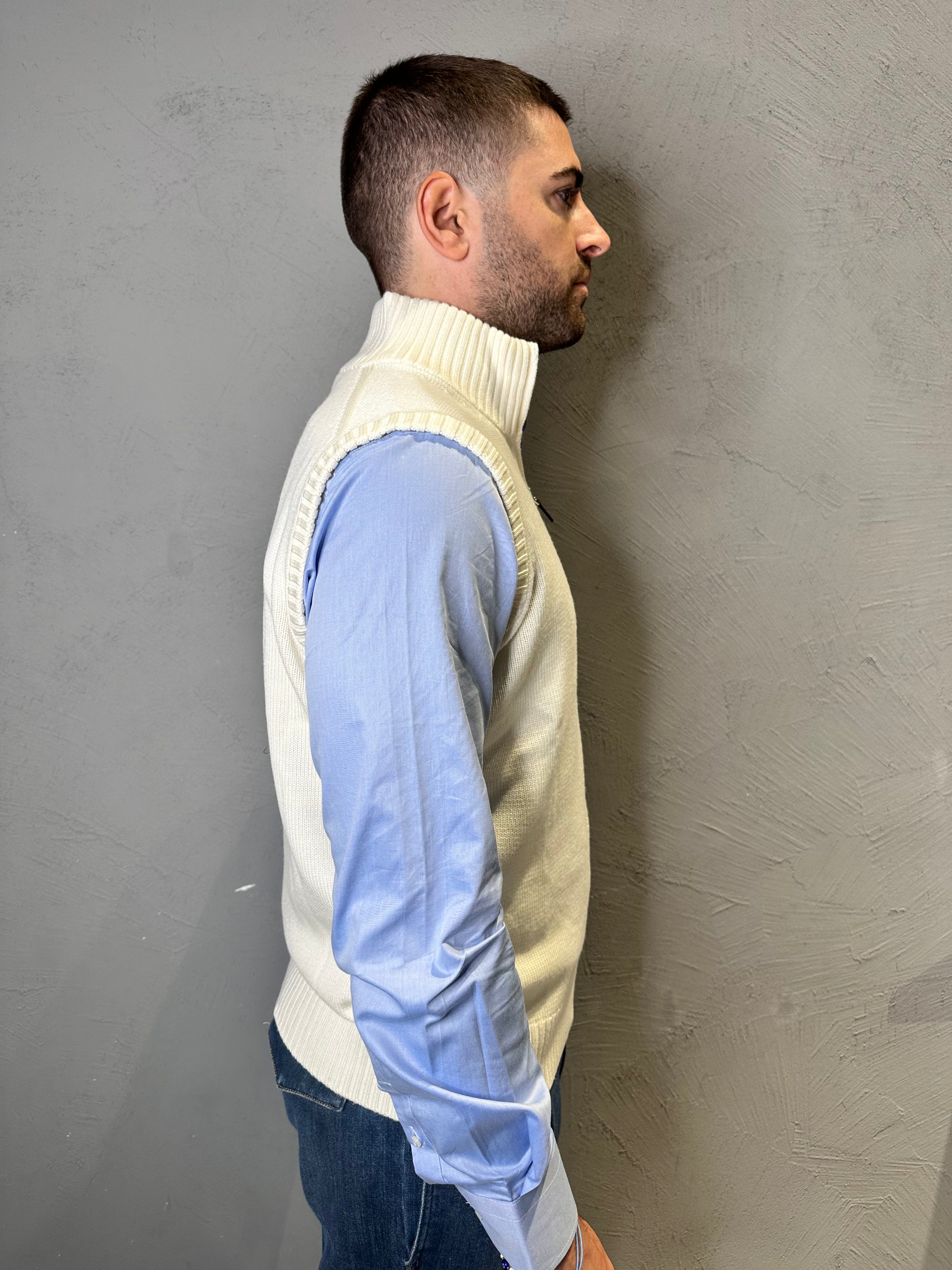 KANGRA. Gilet in lana con zip bianco. COD. 284