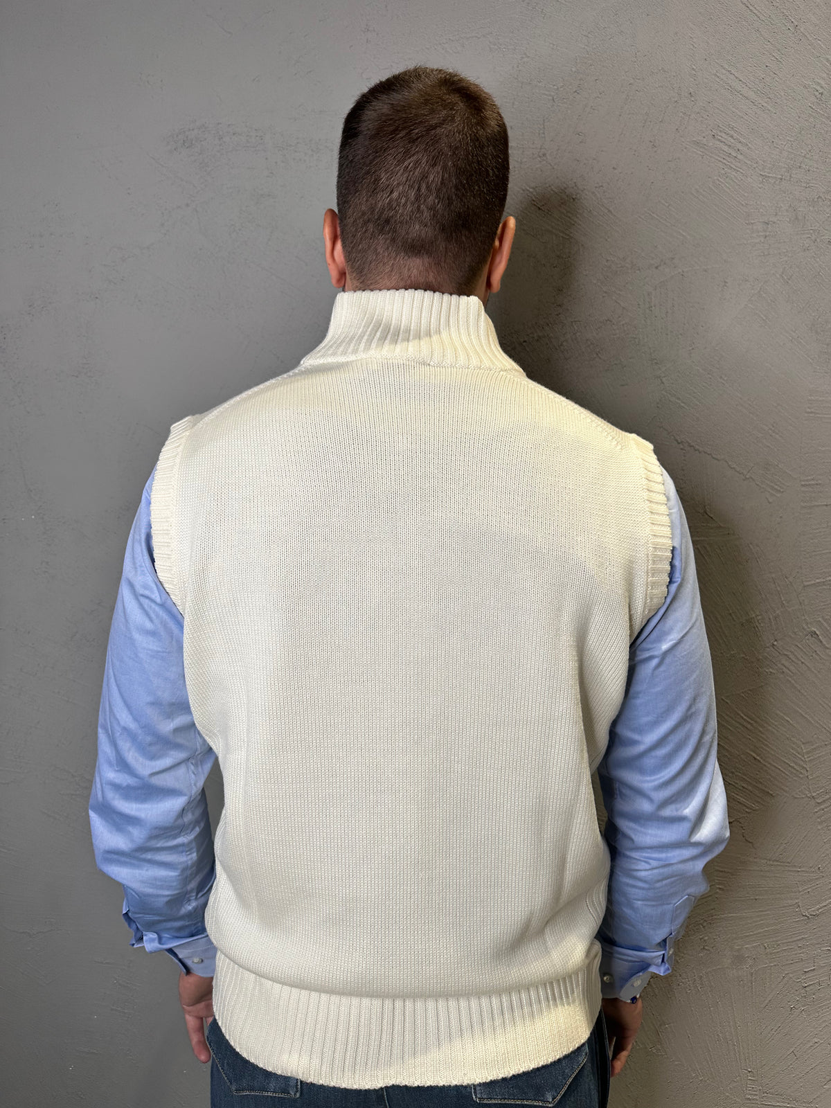 KANGRA. Gilet in lana con zip bianco. COD. 284