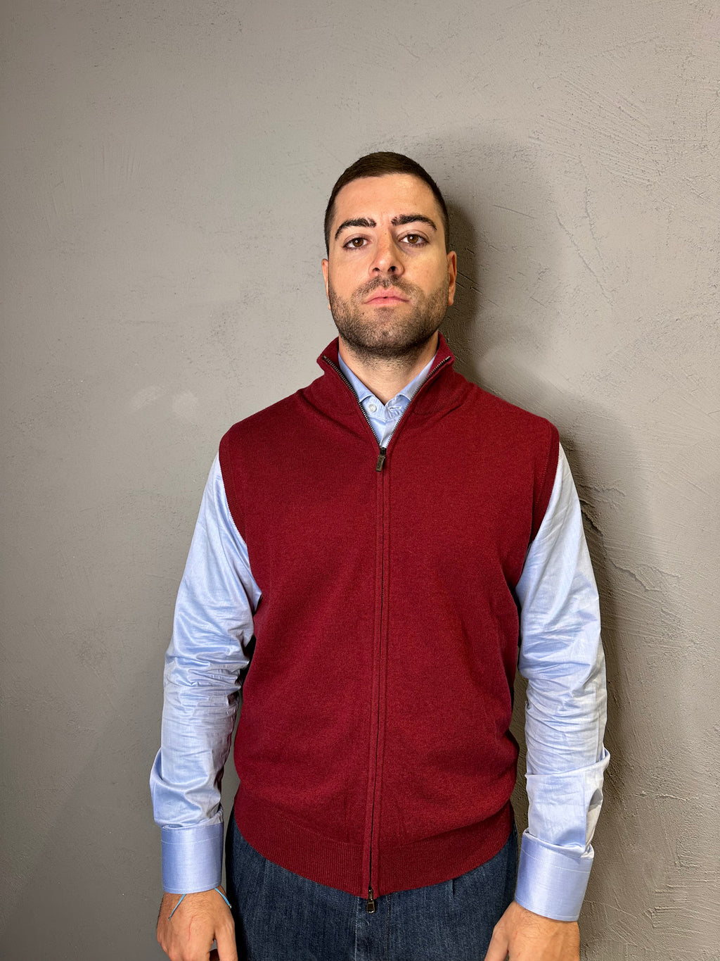 KANGRA. Gilet in lana con zip Bordò