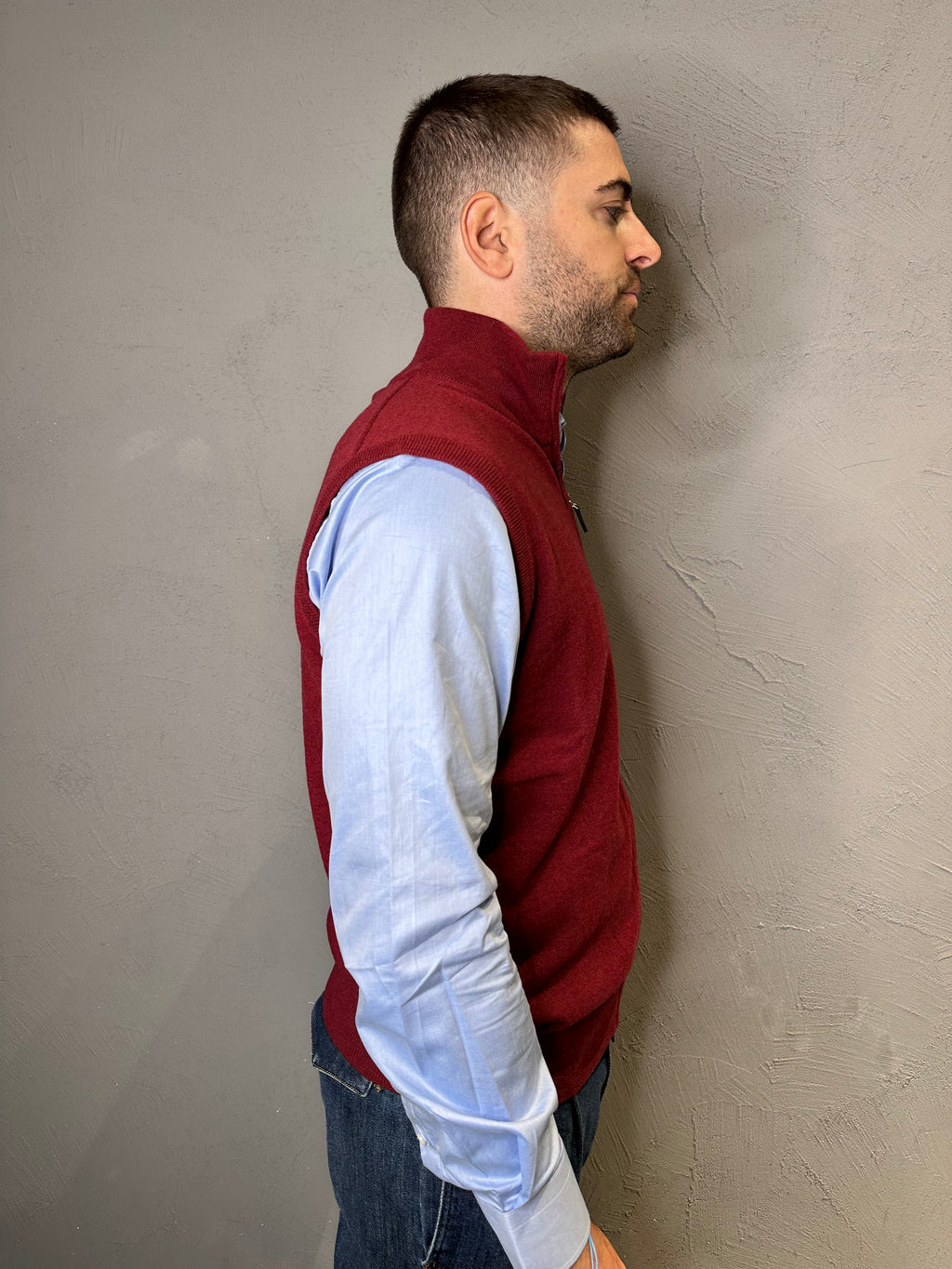 KANGRA. Gilet in lana con zip Bordò