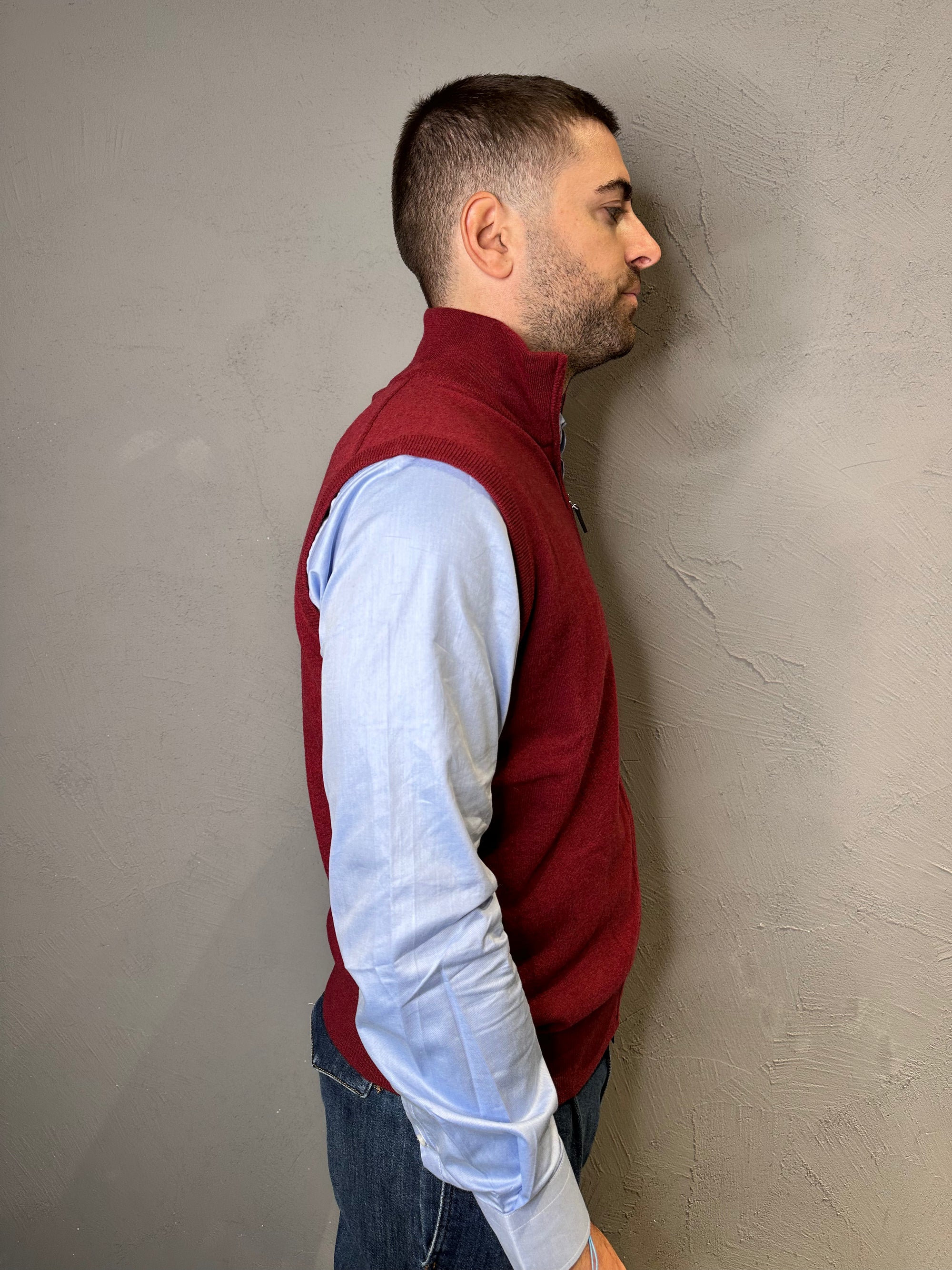 KANGRA. Gilet in lana con zip Bordò