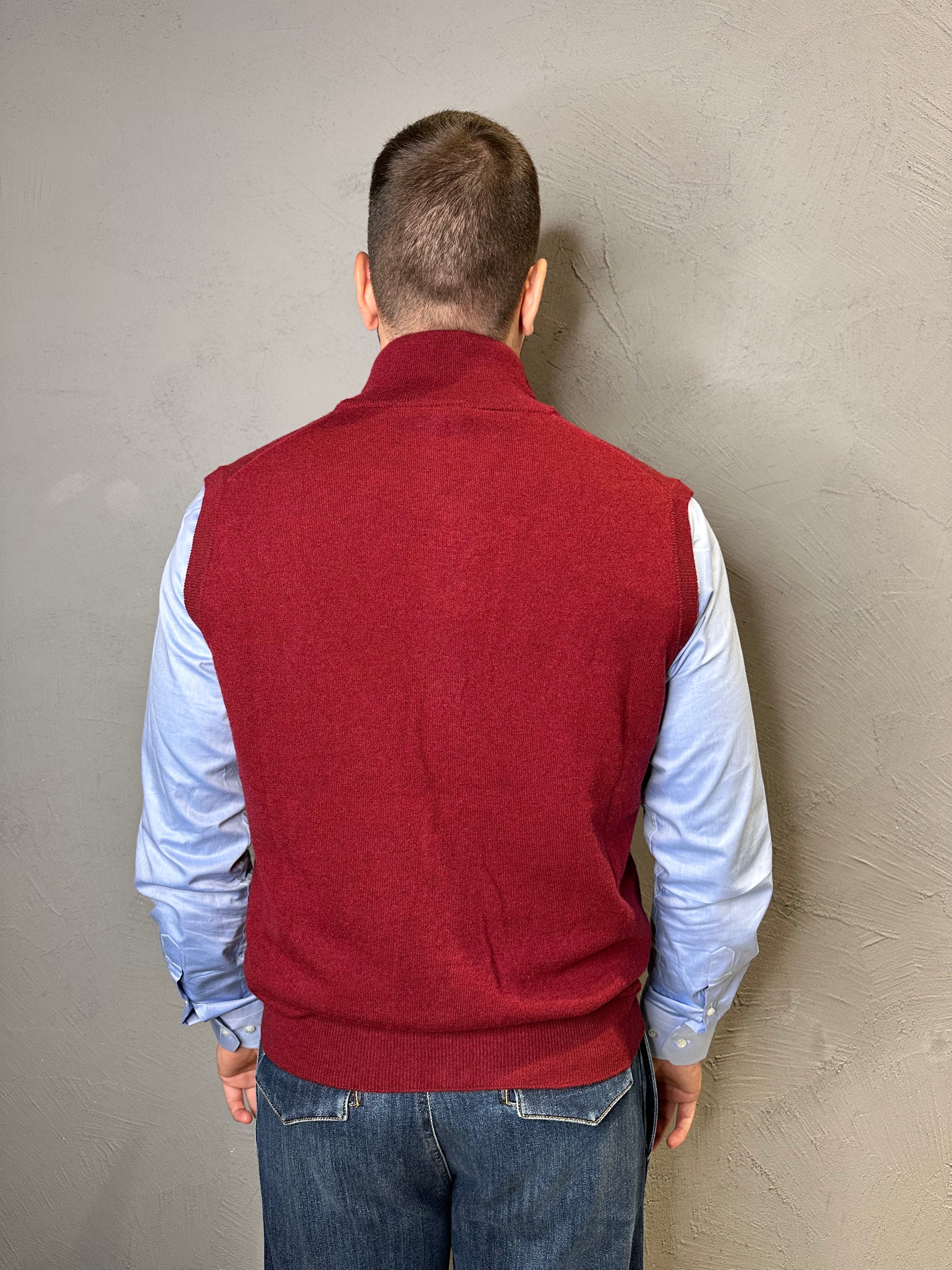 KANGRA. Gilet in lana con zip Bordò
