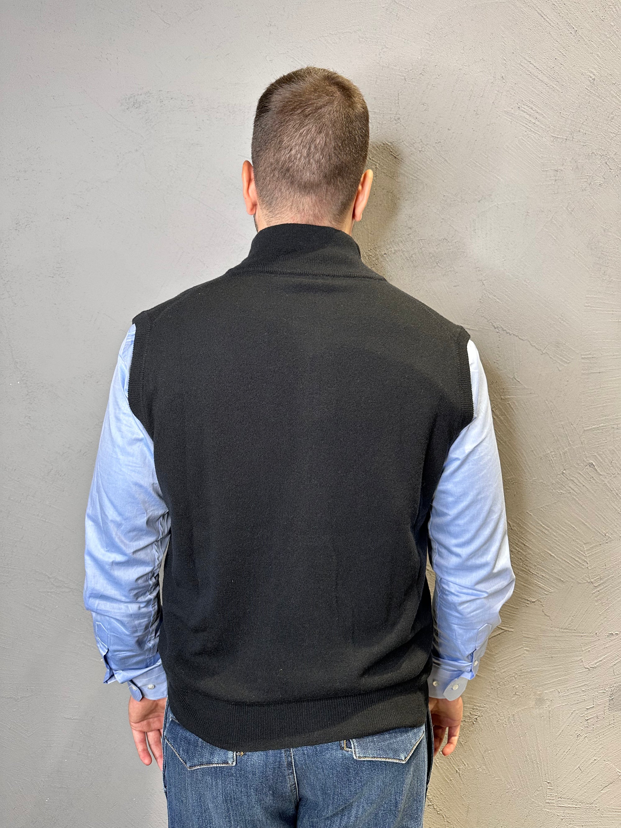 KANGRA. Gilet in lana con zip Nero