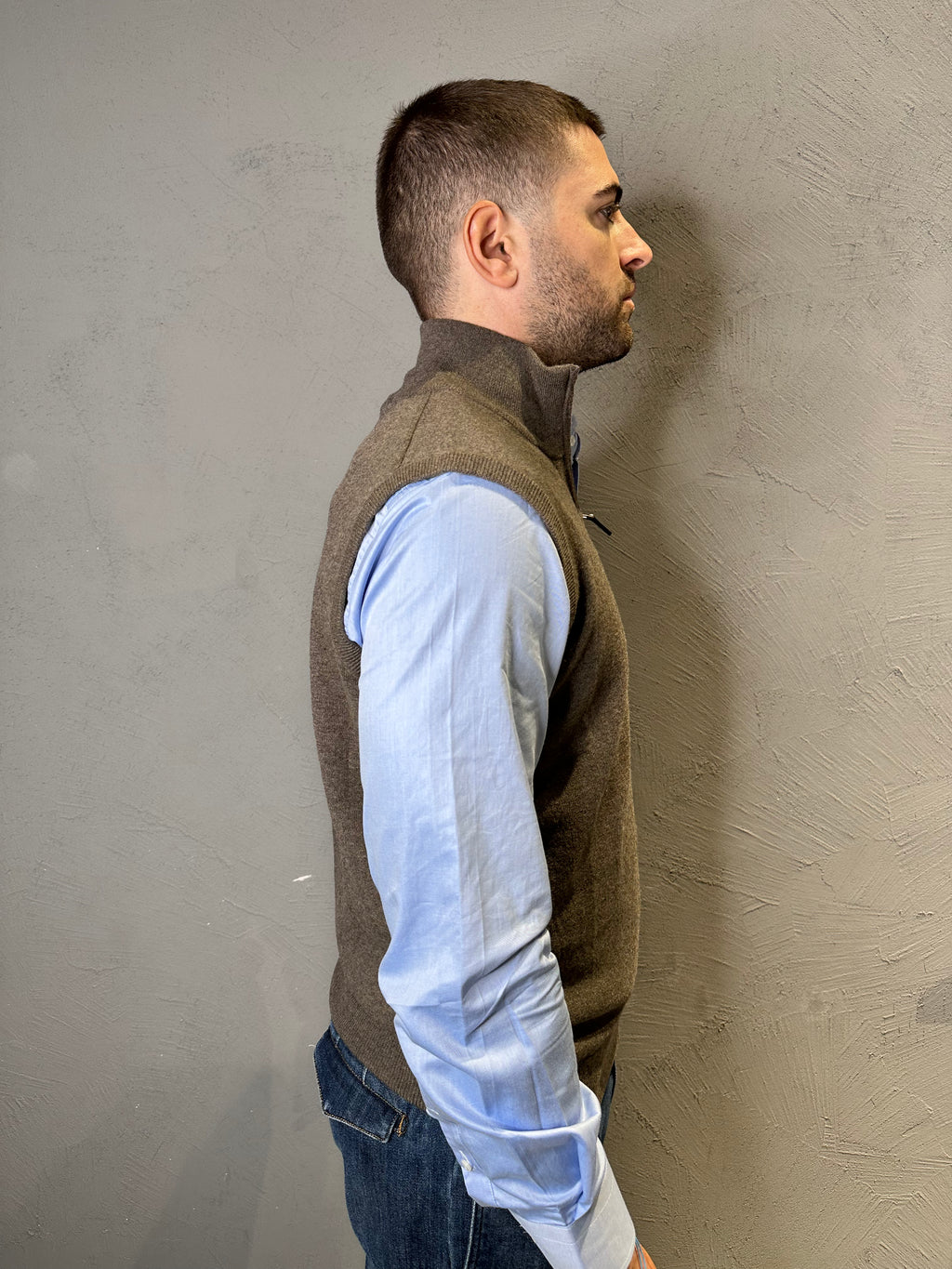 KANGRA. Gilet in lana con zip Fango