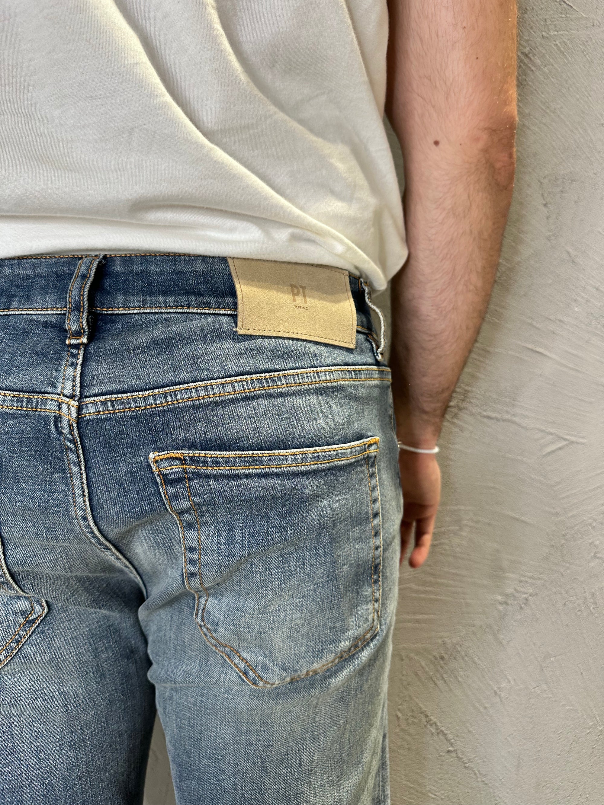PT TORINO. Jeans in denim stretch. Blu