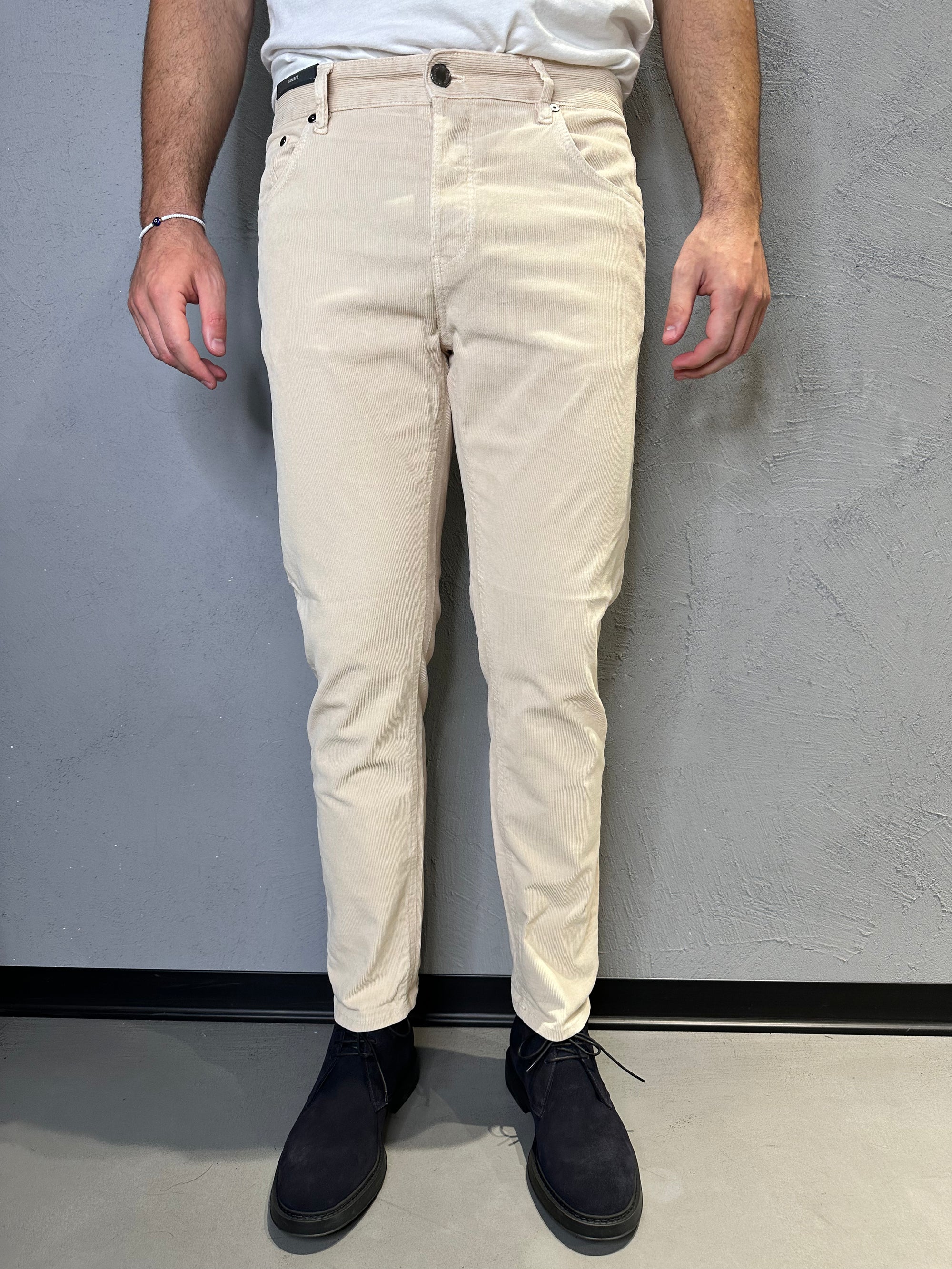 PT TORINO. Pantaloni Swing in velluto stretch. BURRO