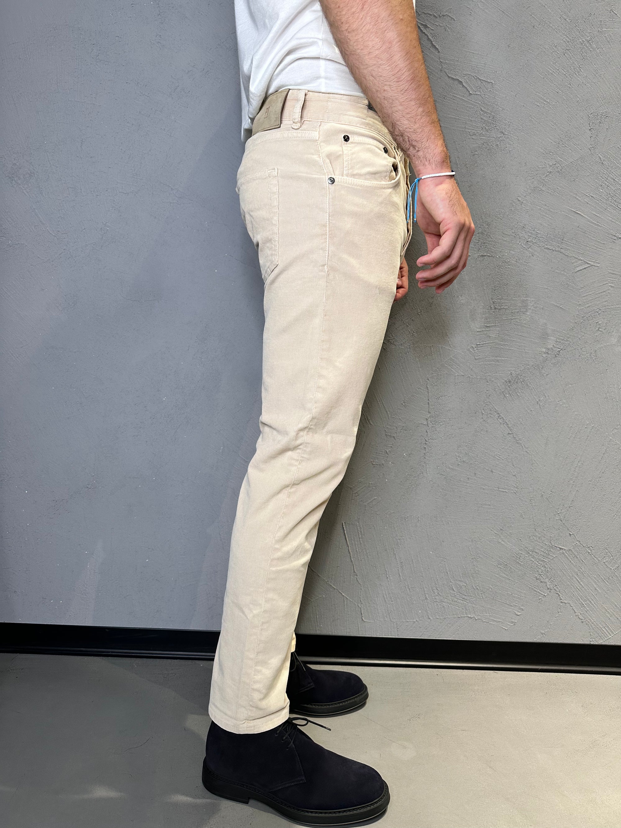 PT TORINO. Pantaloni Swing in velluto stretch. BURRO