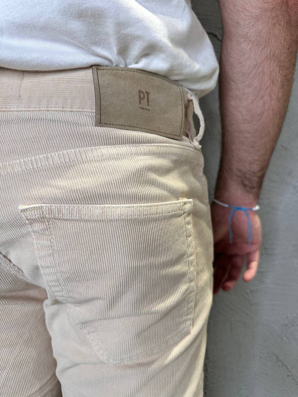 PT TORINO. Pantaloni Swing in velluto stretch. BURRO