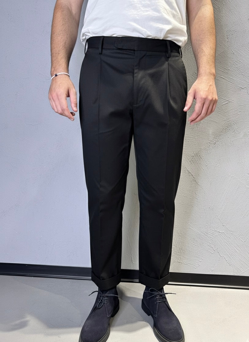 PT TORINO. Pantaloni Carrot fit di cotone. Nero