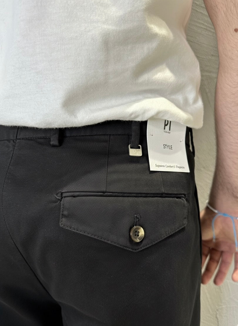 PT TORINO. Pantaloni Carrot fit di cotone. Nero