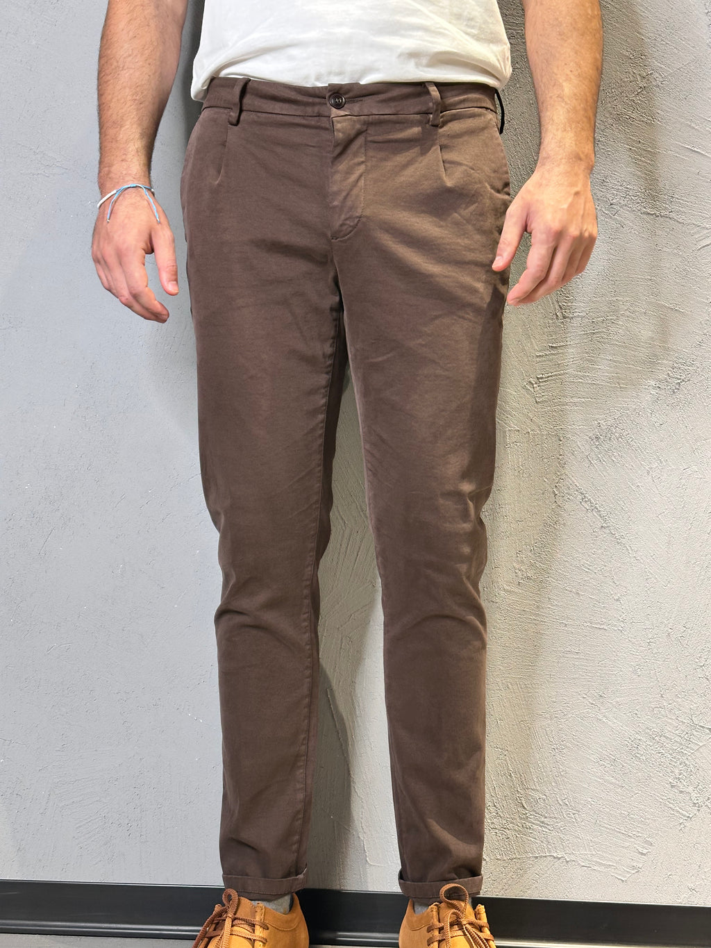 TELERIA ZED. Pantalone Chino Slim Fit Marrone. COD. 265
