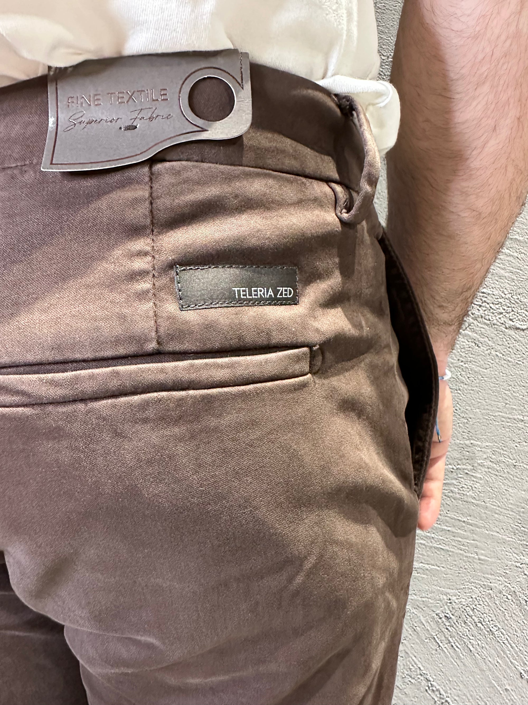 TELERIA ZED. Pantalone Chino Slim Fit Marrone. COD. 265