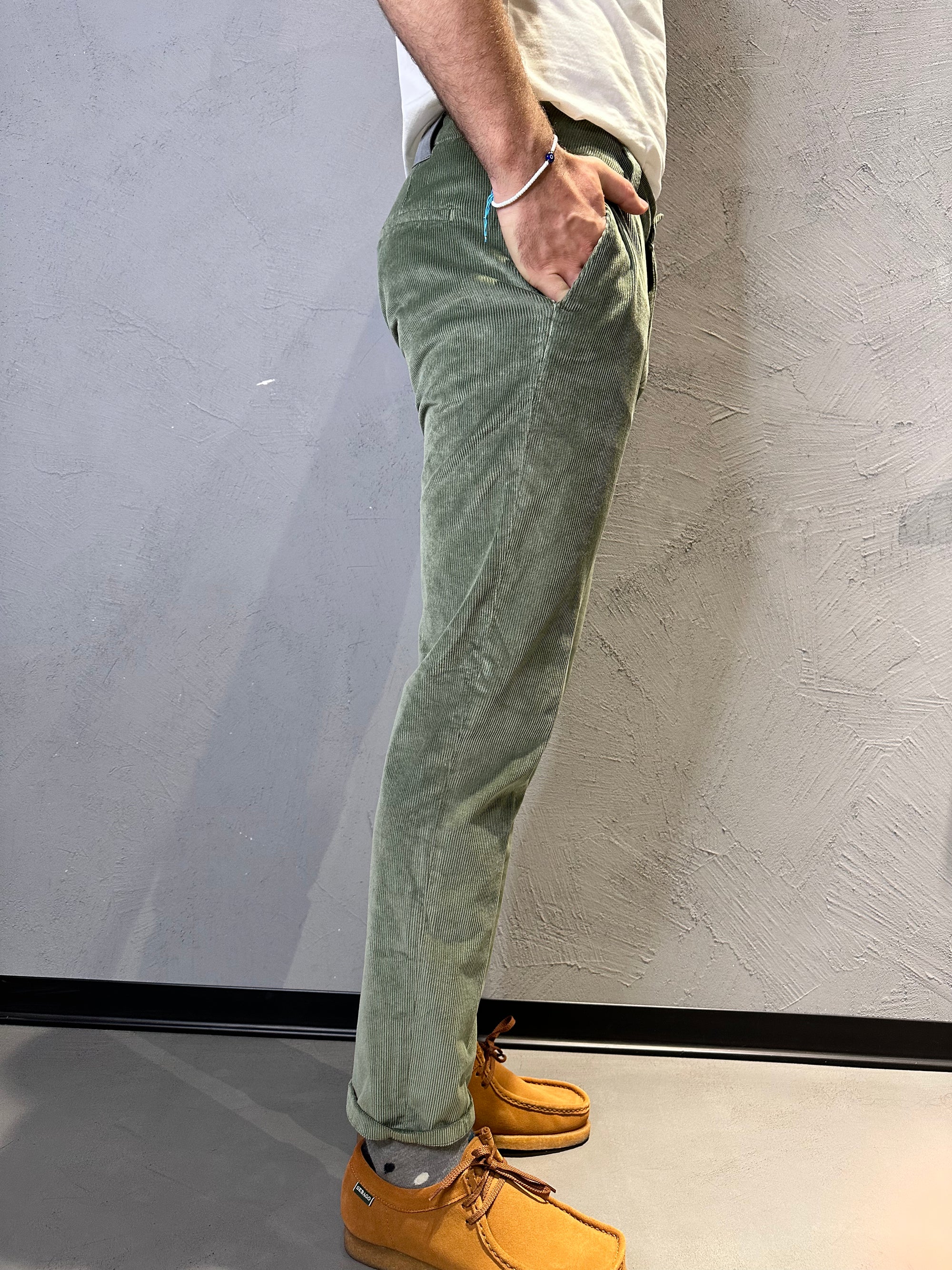 TELERIA ZED. PLATINO  pantalone in velluto a coste verde. COD. 268