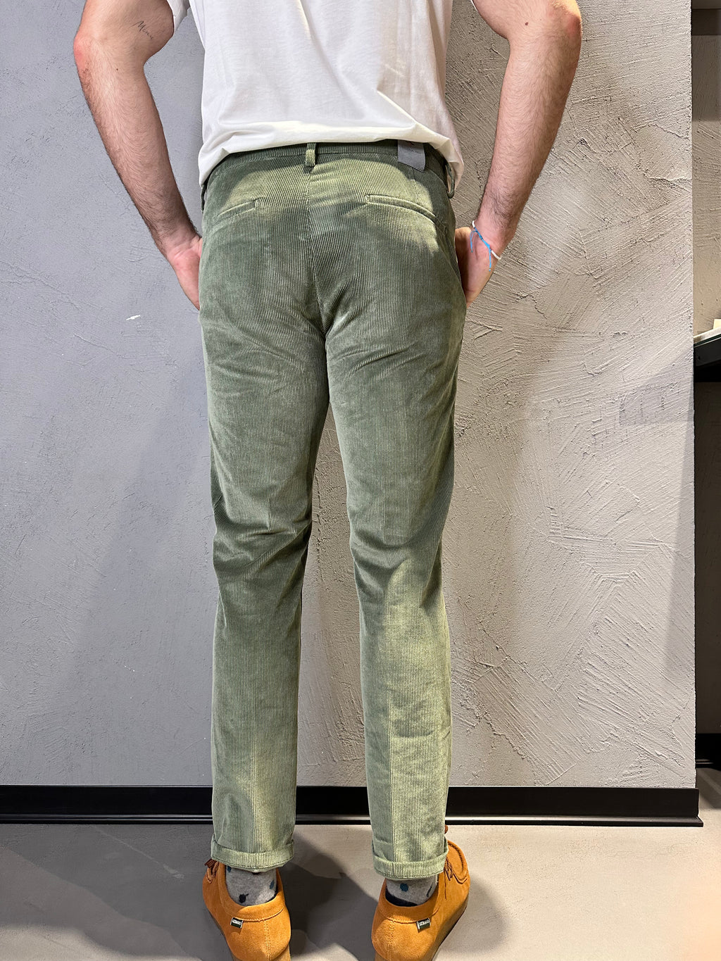 TELERIA ZED. PLATINO  pantalone in velluto a coste verde. COD. 268