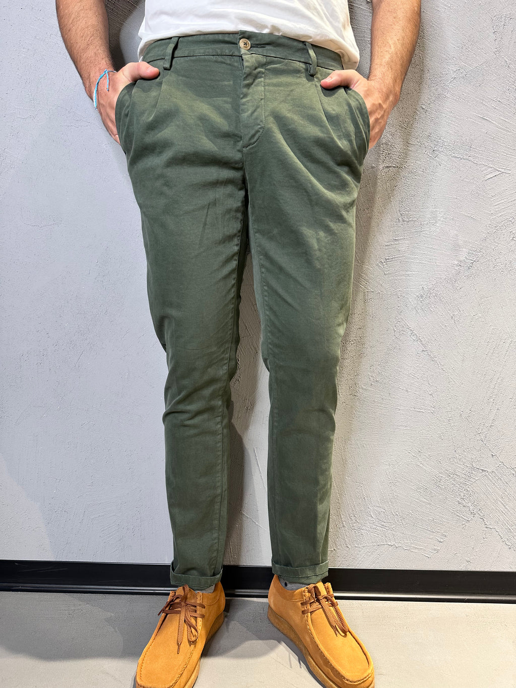 TELERIA ZED. Pantalone Chino Slim Fit Verde. COD. 261