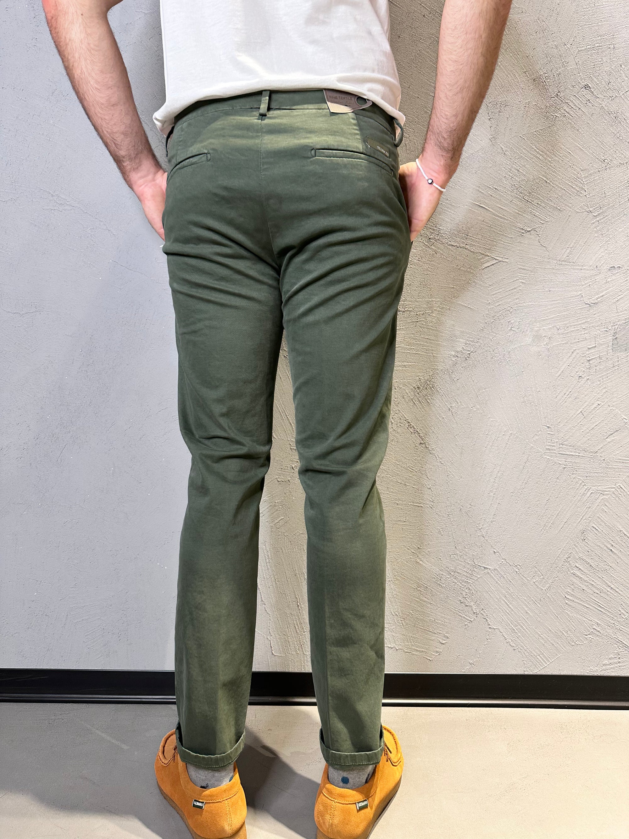 TELERIA ZED. Pantalone Chino Slim Fit Verde. COD. 261