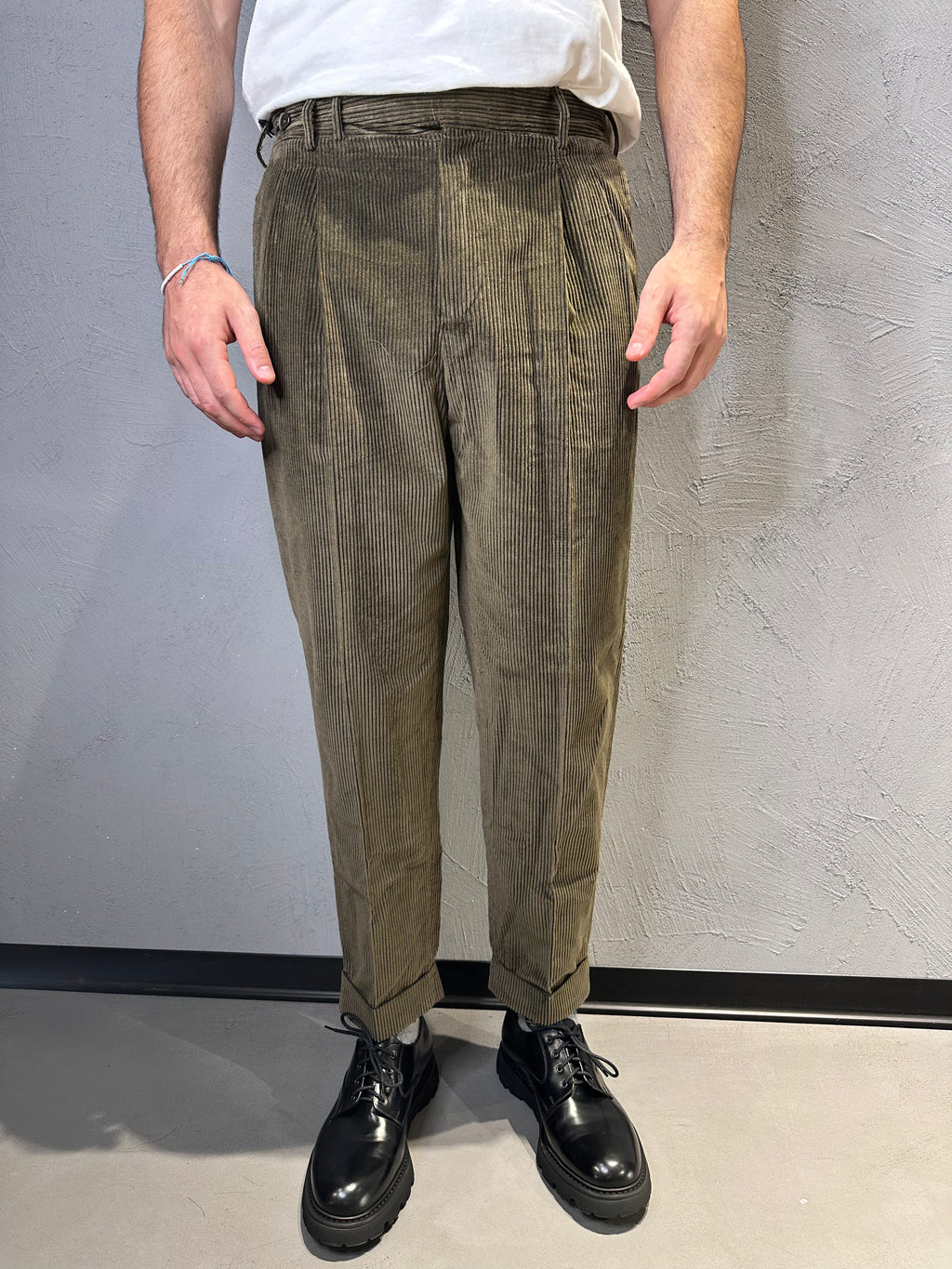PT torino Pantalone velluto a coste verde militare. COD. 243