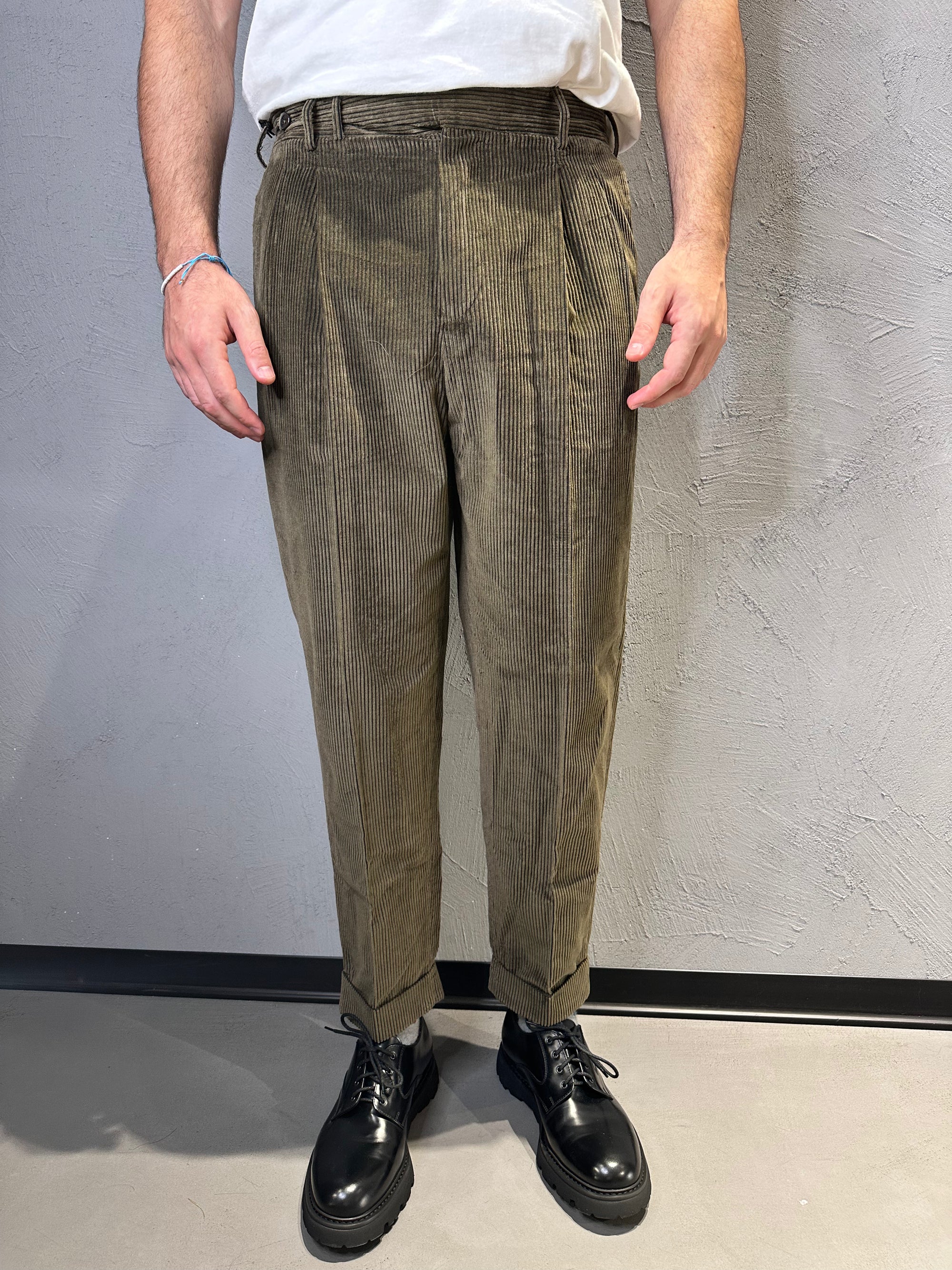 PT torino Pantalone velluto a coste verde militare. COD. 243