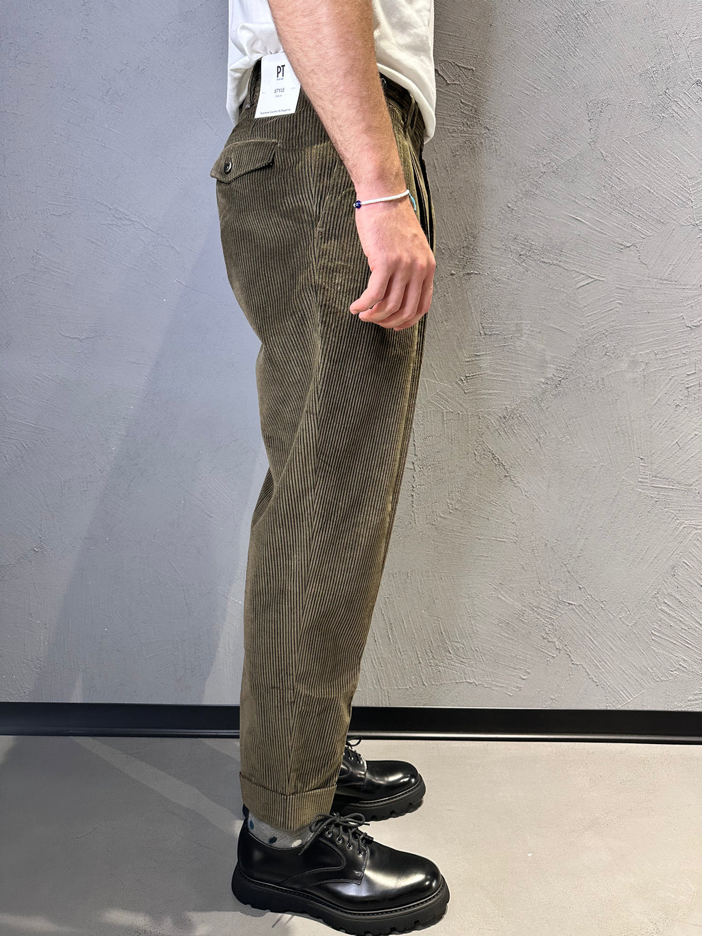 PT torino Pantalone velluto a coste verde militare. COD. 243