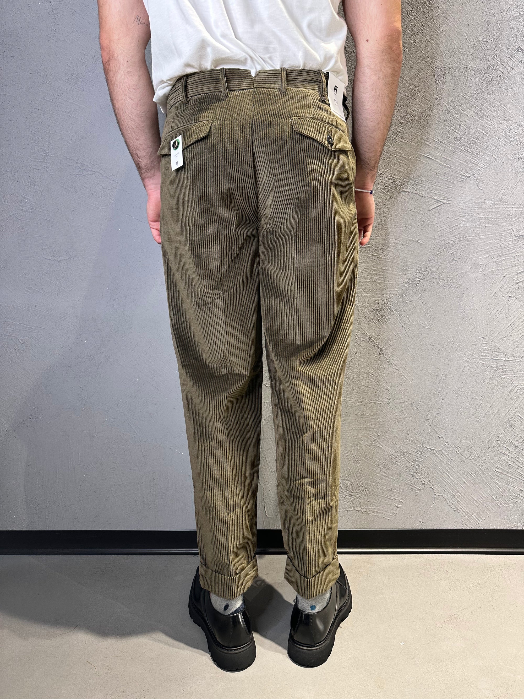 PT torino Pantalone velluto a coste verde militare. COD. 243