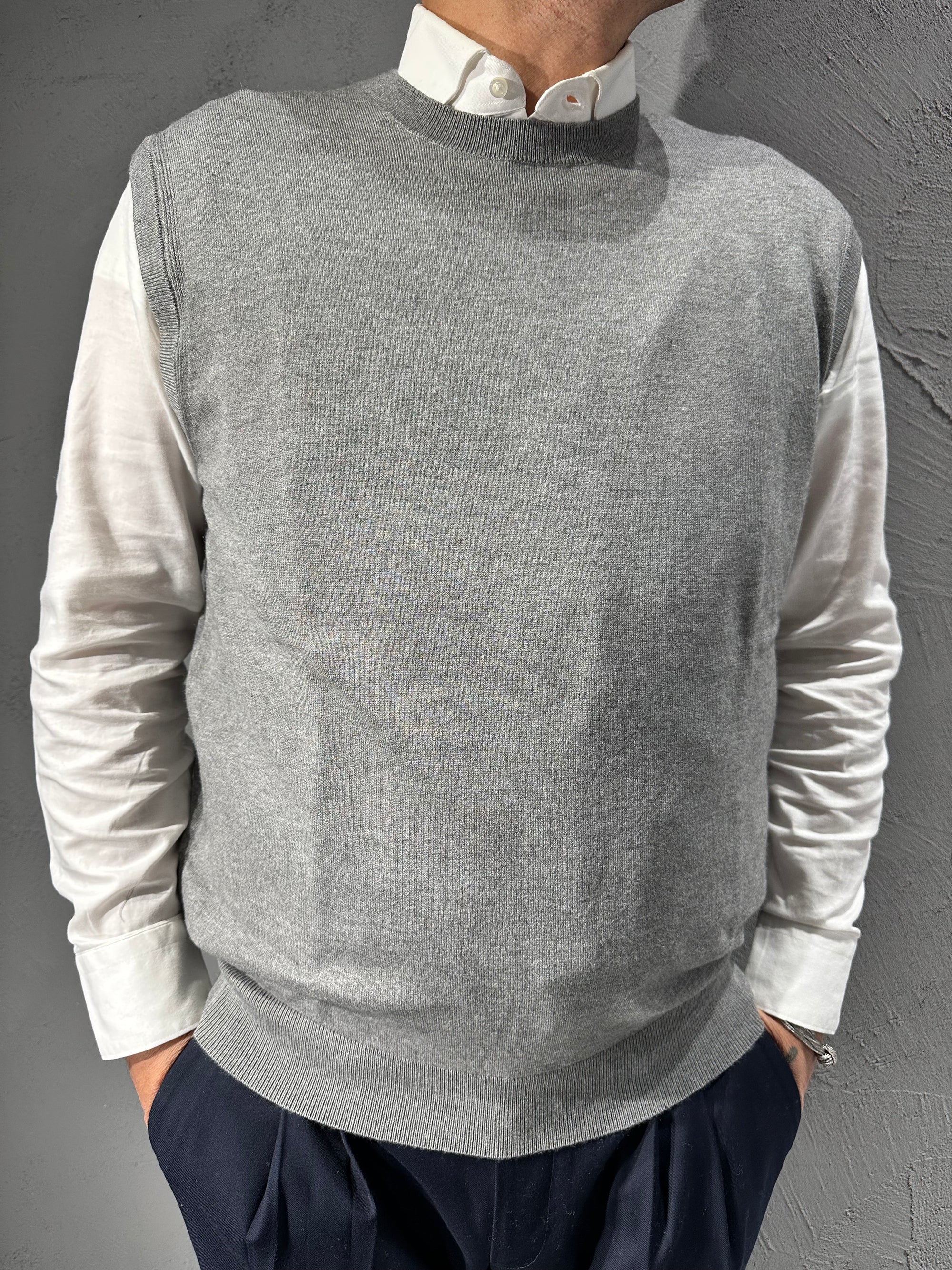 DIKTAT. Gilet chiuso viscoso. COD.278