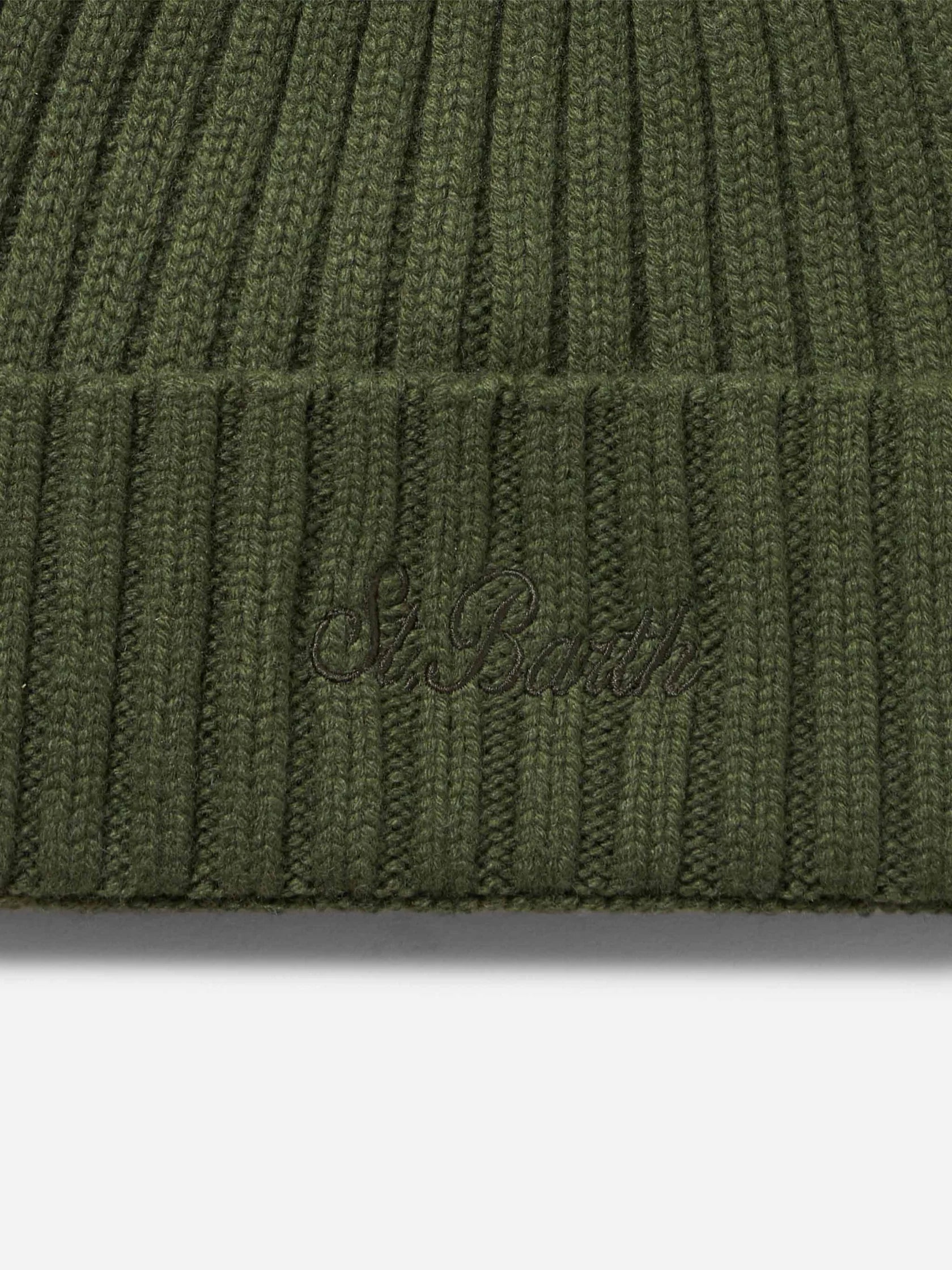 SAINT BARTH. Cappello in cashmere a coste Verde Militare. COD. 213