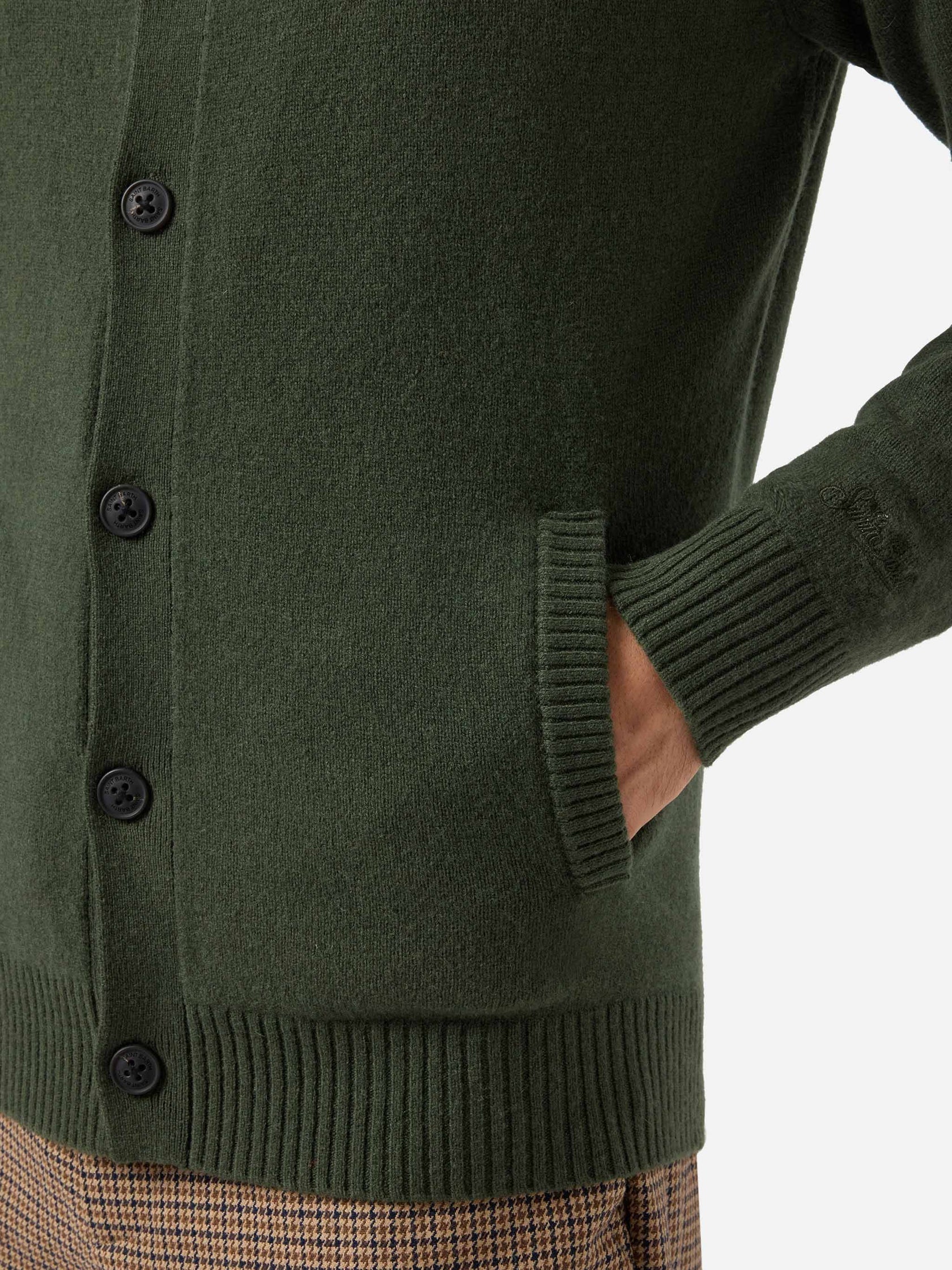 SAINT BARTH. Cardigan Galway in lana Verde militare. COD. 214